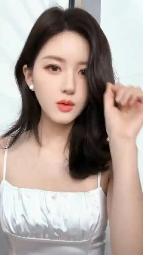 赵露思剪了短发##赵露思面具手势舞视频