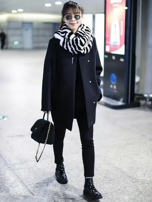 张静初  #每日穿搭  #显瘦穿搭  #明星私服  #女明星私服  #明星街拍