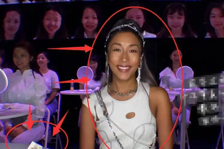 吉克隽逸舞台公然卸妆,看镜头拍的卸妆纸后,才知女星妆容有多厚_明星