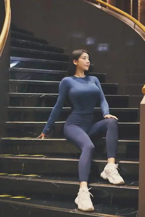 健身美女刘太阳火了蜂腰细臀美到犯规网友这身材不得不服啊