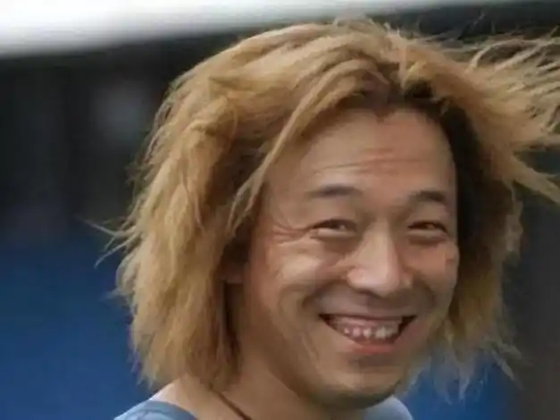 对于父亲的否定,黄渤内心自是无比失望,但他并未就此放弃.