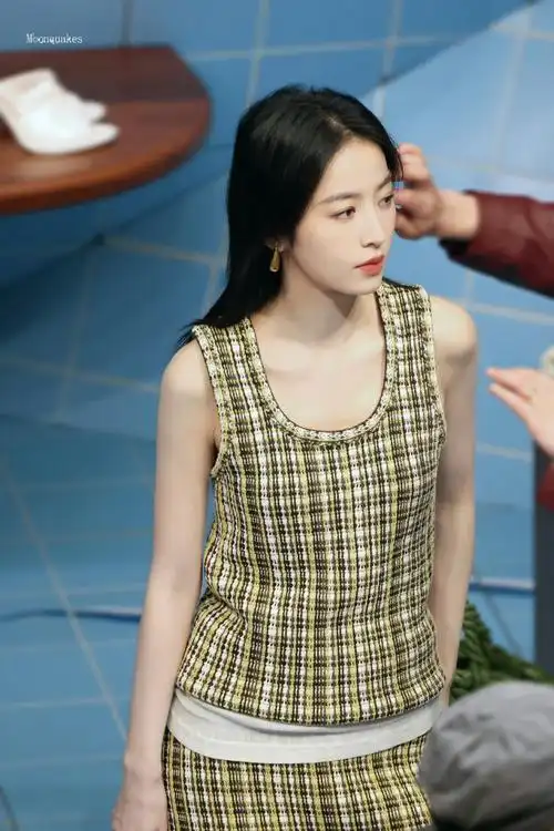 老公姐90  实际:看见土味应援憋不住笑的可爱媛媛06    #周雨彤