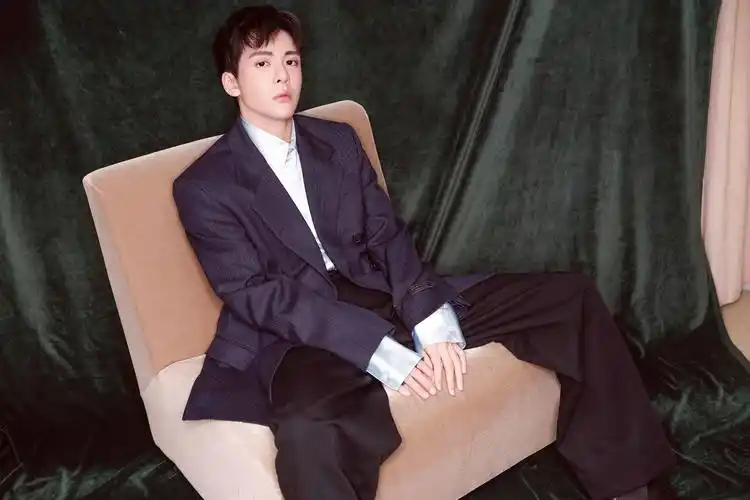 演员曾舜晞荣获年度活力之星敬畏表演感恩观众