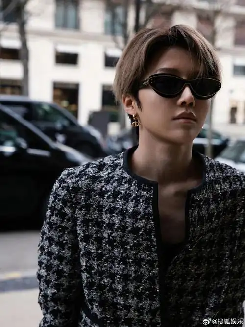 刘雨昕巴黎时装周