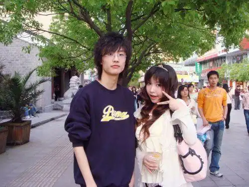 求许嵩与女朋友的合影