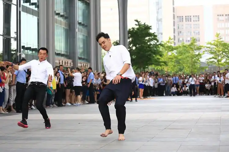 阮经天赤脚对抗郑恺