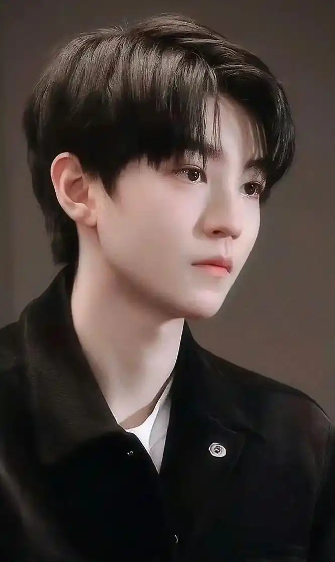 刻在心底的名字#王俊凯封神高清图片 #眼里有星星 - 抖音