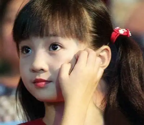 2009年,出演王文杰执导的年代情感剧《北方有佳人》.