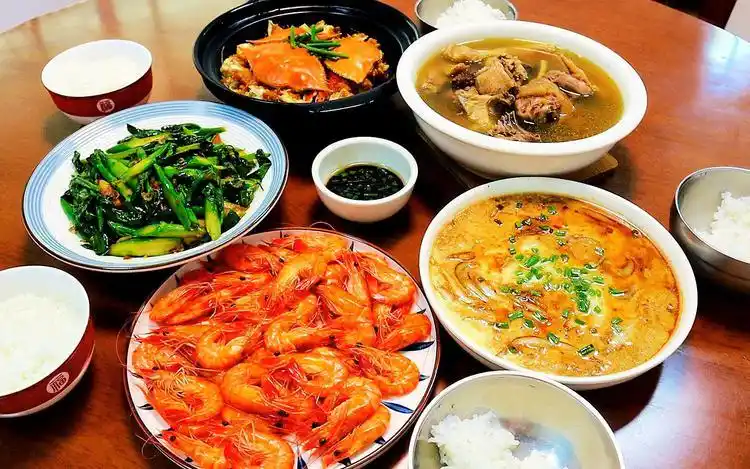 四菜一汤的午餐,有荤有素有海鲜,三姐弟直喊粉丝太香了!