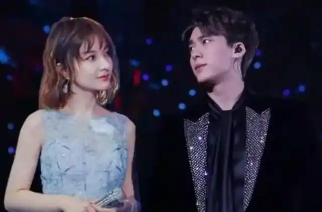 2015年的时候,一条杨幂为李易峰流产,还给了卓伟三千万封口费的消息