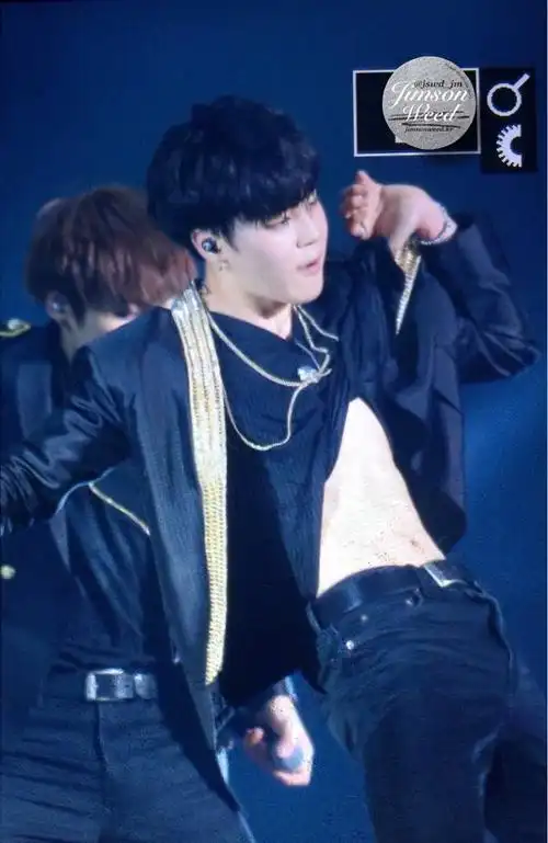 一个爱心,一个飞吻,一个眼神,马上让你倒地不起,如果再加上鸡米的腹肌