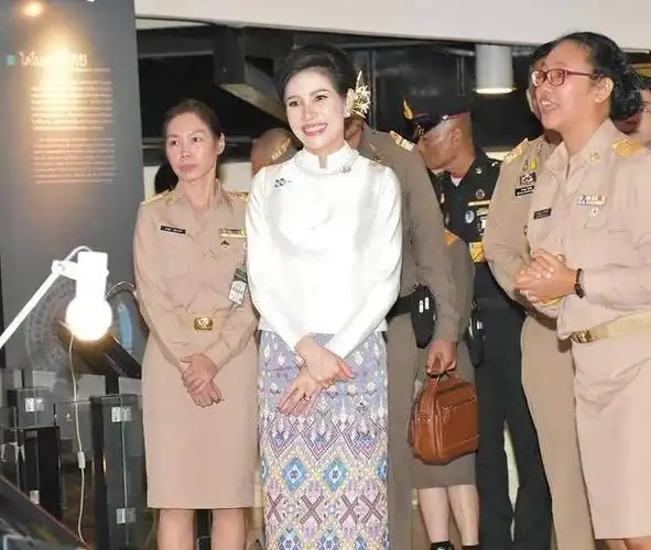 诗妮娜贵妃跳舞太绝了!遭人"陷害"后照样淡定,一身白衣真清纯