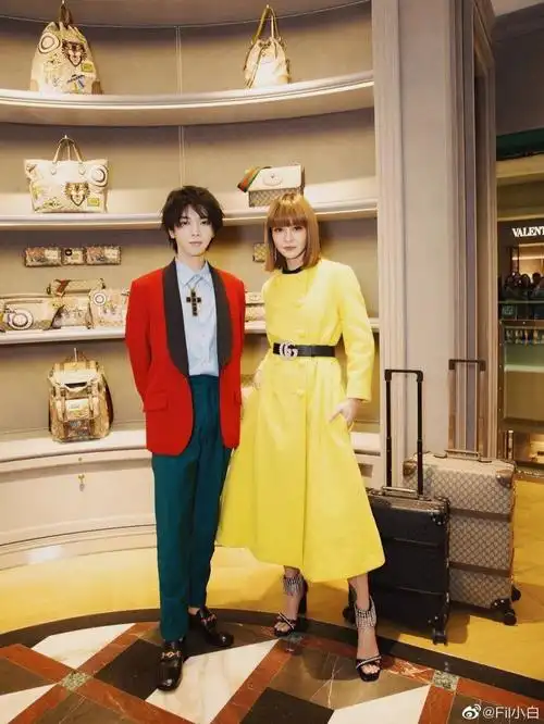 一些合照中的华晨宇