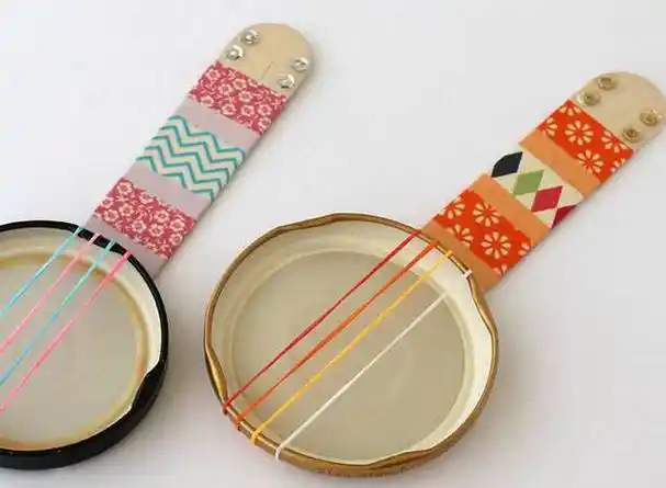 幼儿园废物利用瓶盖手工自制乐器班卓琴步骤图解