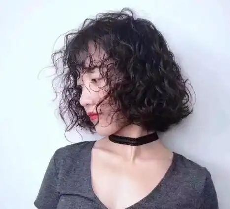 短发羊毛卷发型图片演绎时髦复古范