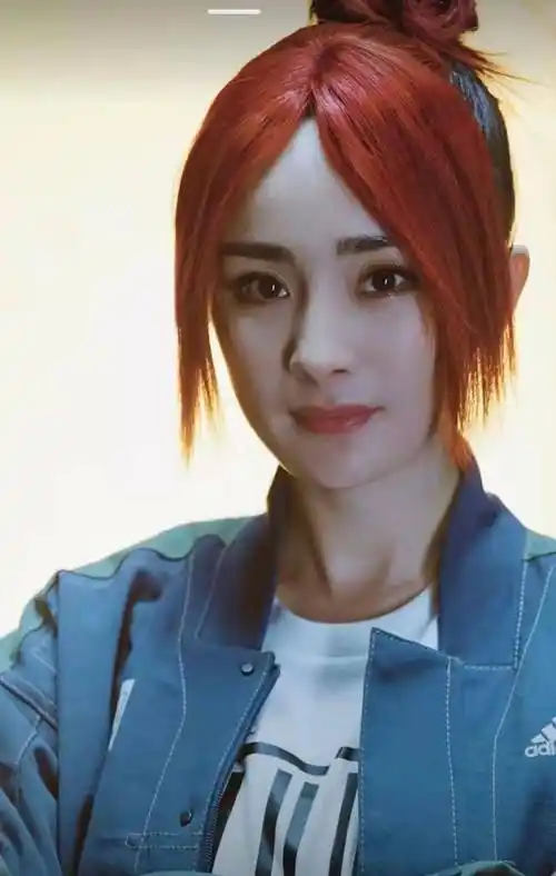 这则视频是杨幂新代言的视频截图,从这个视频中可以看出来,杨幂最近的