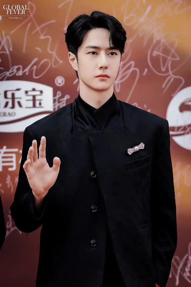 精致又帅气,鲨疯了#王一博 #西装杀 #酷盖 #生图 #红毯 - 抖音