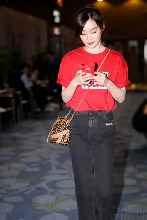 今年夏天最火的颜色,赵丽颖,唐嫣都选择了它!时髦炸了!