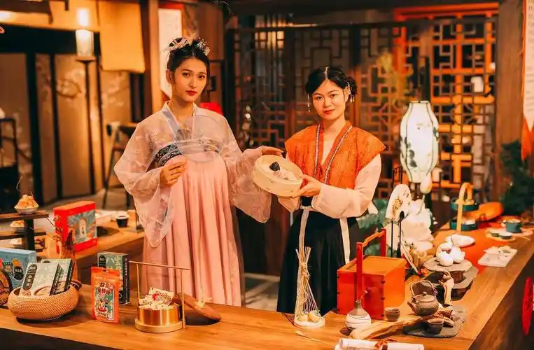 到豫园玩国潮剧本杀舍得酒海鸥表齐推定制国风产品这些国风国潮强体验