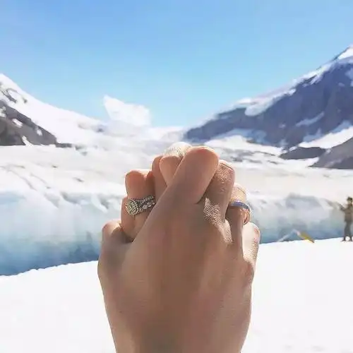 最新秀恩爱姿势,单身看完受虐