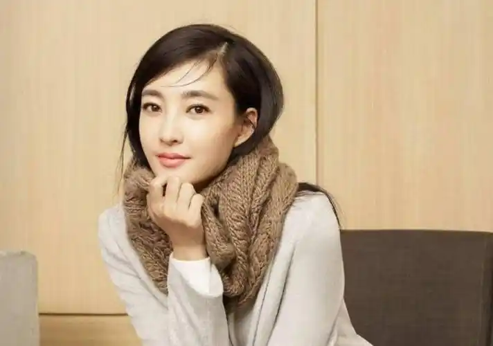 出道20年鲜有绯闻,38岁的她仍是美到令人窒息,不知花落谁家_王丽坤