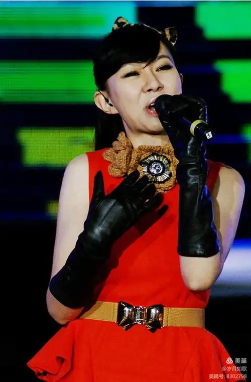 卓依婷演唱一首迎春花