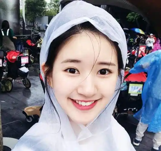 赵露思剃头后颜值不降反升,发际线上移2cm美出鹅蛋脸,很漂亮_眉毛