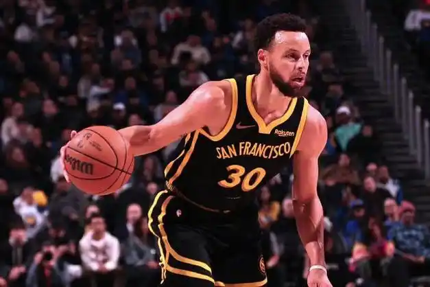 美媒列出库里勇士职业生涯五大输球分差最高输39分