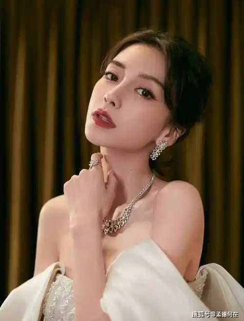 作为一位全能艺人,杨颖在演技和颜值上的表现都让人称赞不已.