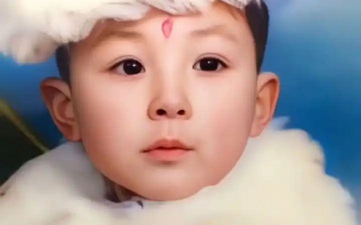 郭俊辰小时候就这么帅的?笑起来血槽空了!