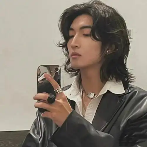 男生长头发有哪些好看的发型,试试这几种,清爽又帅气