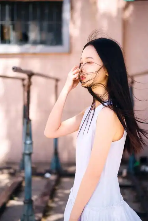 天气热的可爱-唯美女生