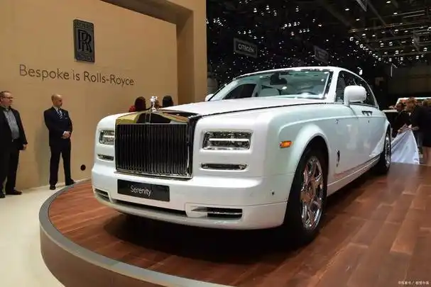 小说中,尤其是描写霸道总裁爱上小穷姑娘的情节,展现了穷姑娘反骨和