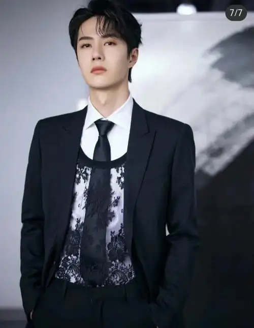 王一博vs肖战西装图片