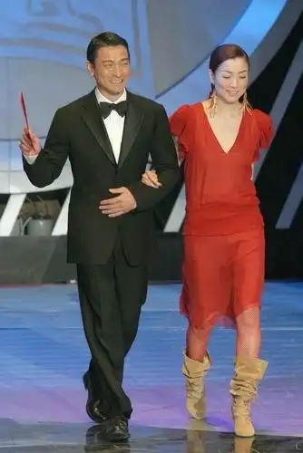 图文:众明星盛装出席"电视金钟奖"-刘德华郑秀文