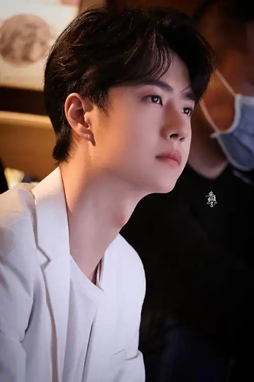 王一博超话2021.12.30 11:11@uniq-王一博#王一博新歌廿