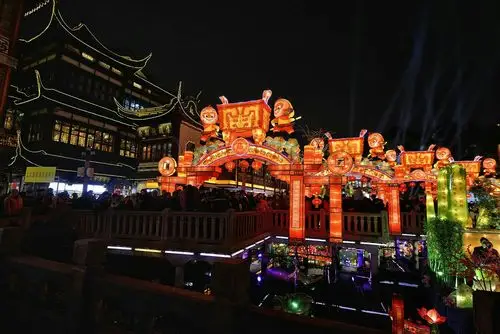 火树银花不夜城一一上海老城厢城隍庙元宵灯会