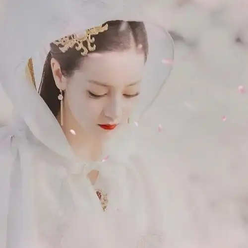 简单漂亮女生白色头像