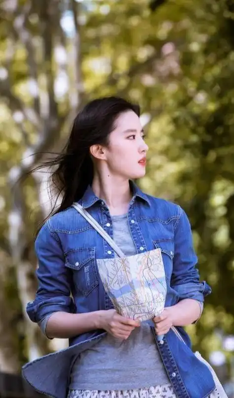 刘亦菲,心若向阳,无畏悲伤.让阳光洒满每个角落