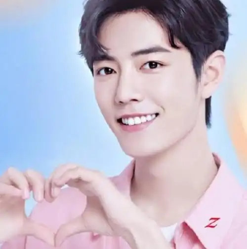 明星比心方式:肖战一本正经,虞书欣有难度,看到朱一龙:最大?