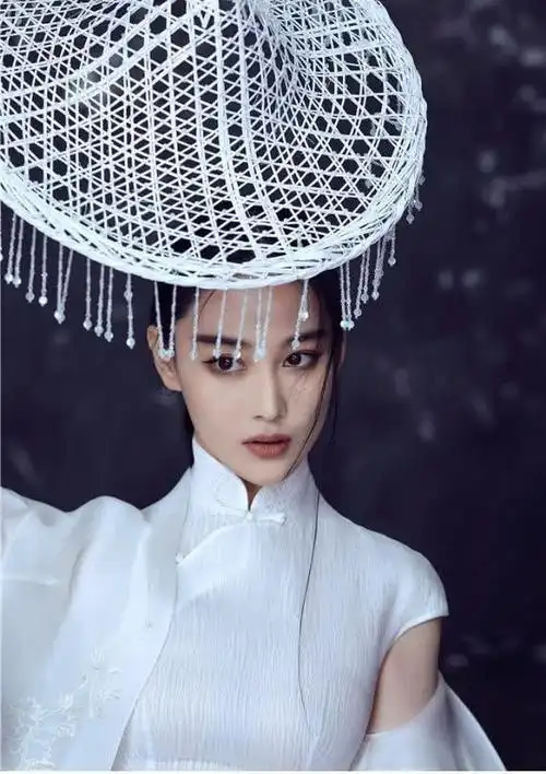 张馨予大走民国风一身旗袍造型惹争议