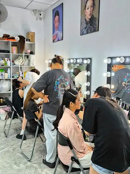 明星也爱6015专业的化妆培训6015