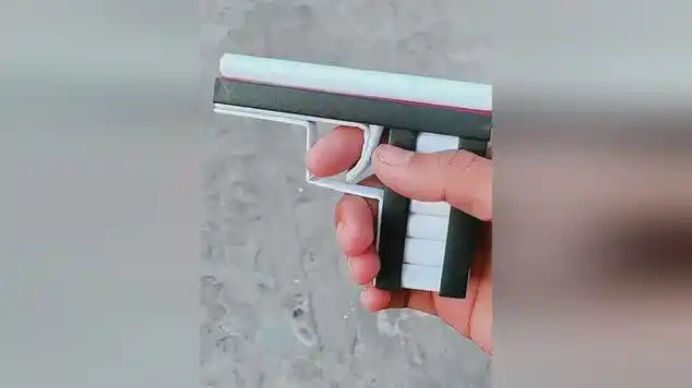 折纸手工枪怎么做?教你制作可以发射的手枪玩具,特别好玩!_网易视频