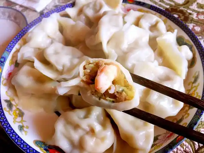 教你营养美味的鲜虾香菜饺子 虾仁香菜饺子 - 情书号