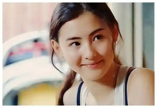 原创张柏芝开心父母离婚真相让人心痛听她哽咽揭开真相