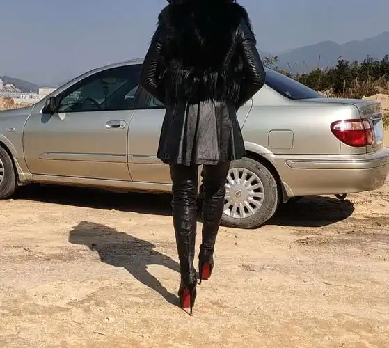 超高跟过膝长靴皮衣女王
