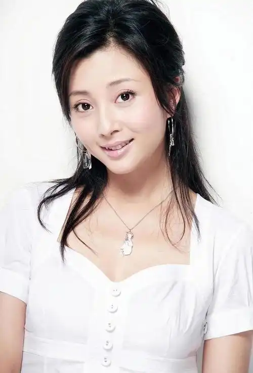 多辆豪车轮流开,如今41岁却活得像20岁|殷桃|娱乐圈|年代剧|杨玉环