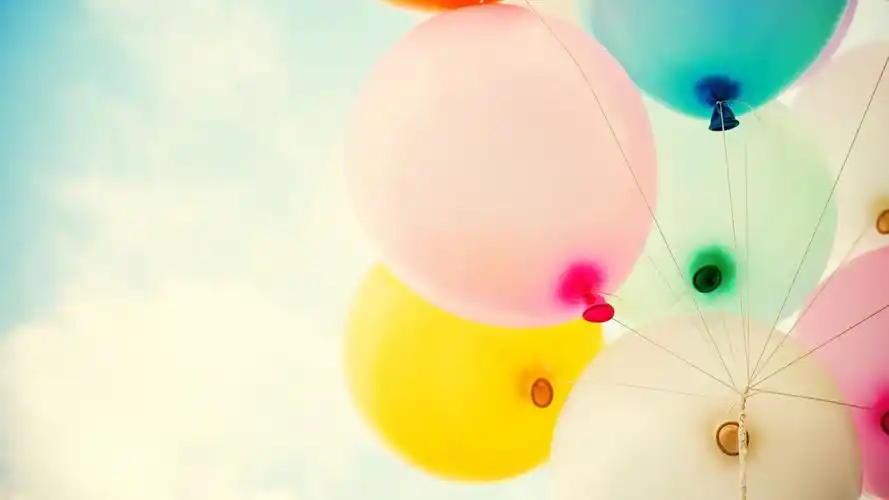 唯美彩色气球壁纸
