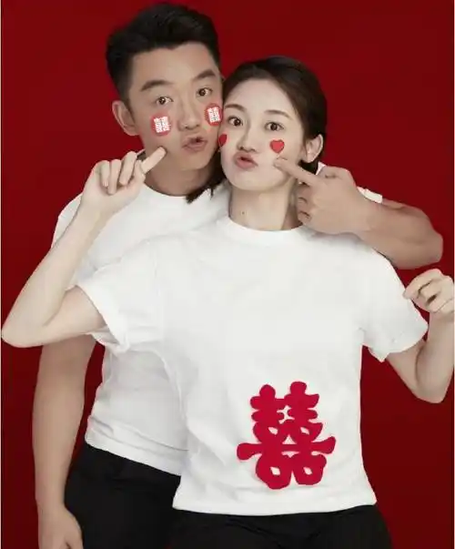 郑恺晒老婆健身照,夸赞:大长腿!