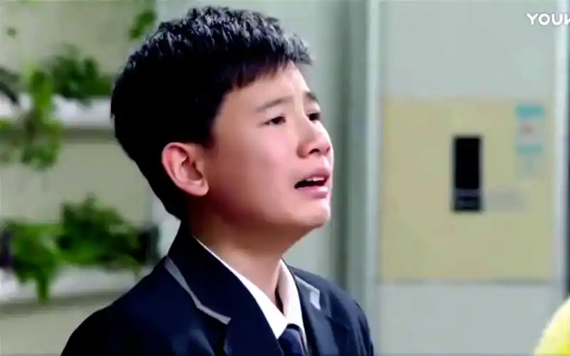 胡先煦小别离 张小宇为了掩饰小狗上课学狗叫 谎称爸爸死了 笑出声了